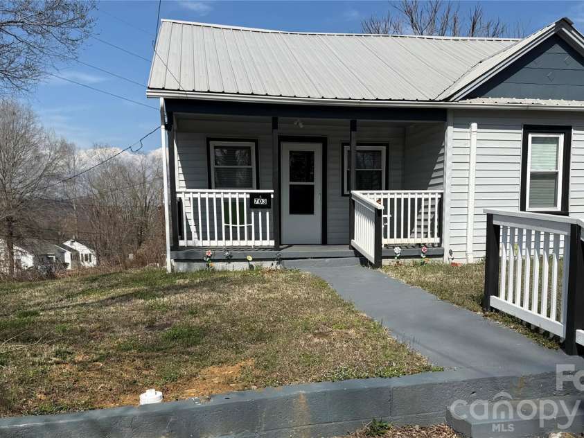 703 Stage Street, Lenoir, NC 28645.  MLS# CAR4354953, YatesRealty ID 3303. Front Walkway 