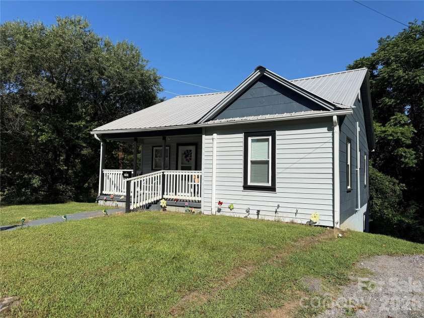 703 Stage Street, Lenoir, NC 28645.  MLS# CAR4420298, YatesRealty ID 3303. 