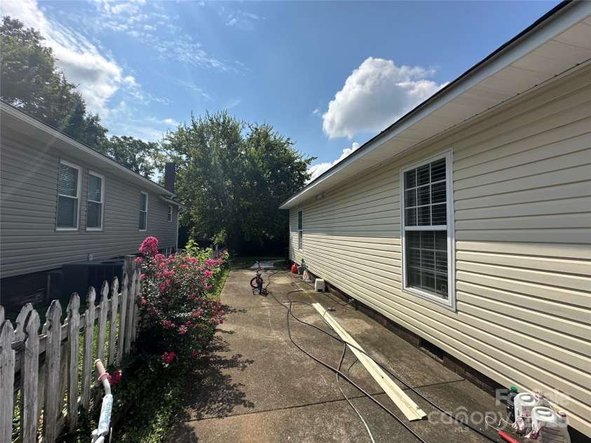 47 Douglas Avenue, Concord, NC 28025.  MLS# CAR4288430, YatesRealty ID 33030. 