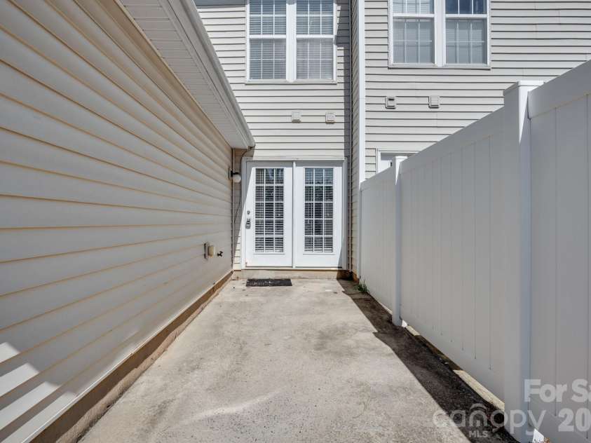 6172 Prosperity Church Road, Charlotte, NC 28269.  MLS# CAR4396079, YatesRealty ID 33030. 