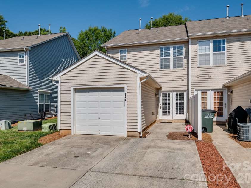 6172 Prosperity Church Road, Charlotte, NC 28269.  MLS# CAR4396079, YatesRealty ID 33030. 