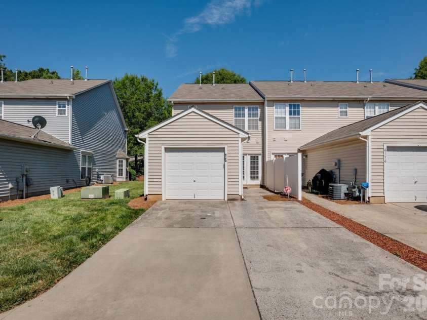 6172 Prosperity Church Road, Charlotte, NC 28269.  MLS# CAR4396079, YatesRealty ID 33030. 