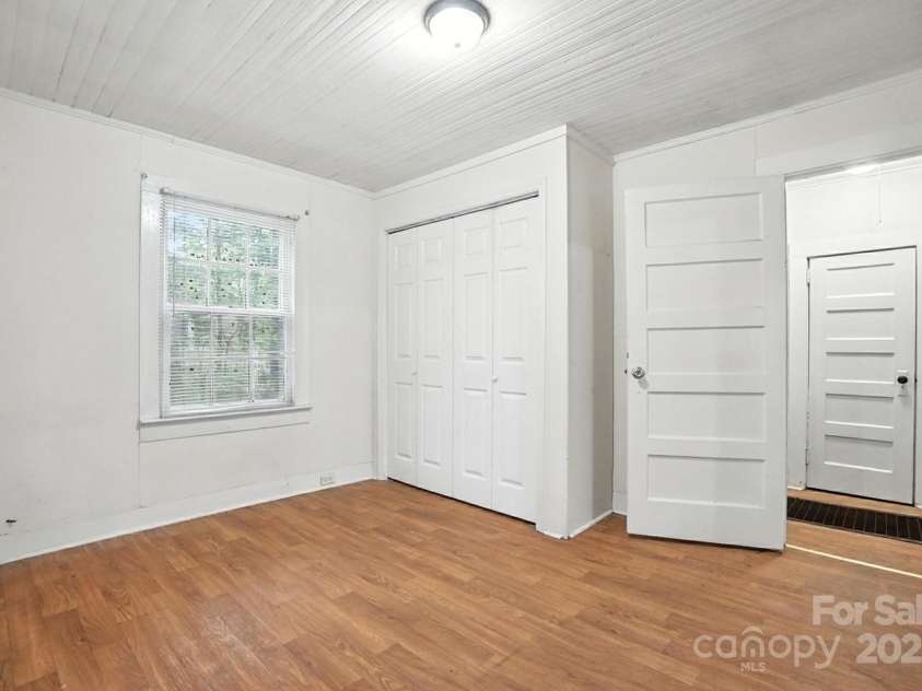 106 Henry Street, Belmont, NC 28012.  MLS# CAR4289325, YatesRealty ID 33031. 
