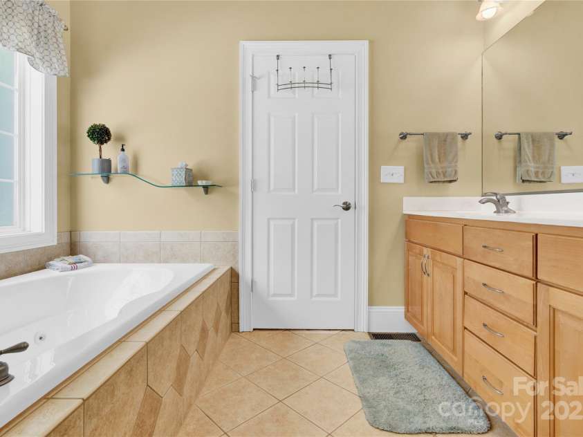 267 Spring Run Drive, Mooresville, NC 28117.  MLS# CAR4287561, YatesRealty ID 33032. 