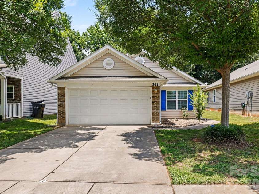 3621 Ernie Drive, Charlotte, NC 28269.  MLS# CAR4392312, YatesRealty ID 33032. 