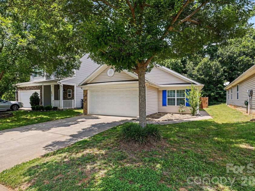 3621 Ernie Drive, Charlotte, NC 28269.  MLS# CAR4392312, YatesRealty ID 33032. 
