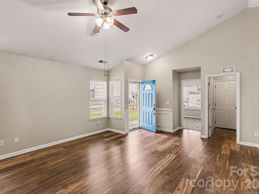 3621 Ernie Drive, Charlotte, NC 28269.  MLS# CAR4392312, YatesRealty ID 33032. 