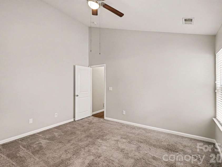 3621 Ernie Drive, Charlotte, NC 28269.  MLS# CAR4392312, YatesRealty ID 33032. 