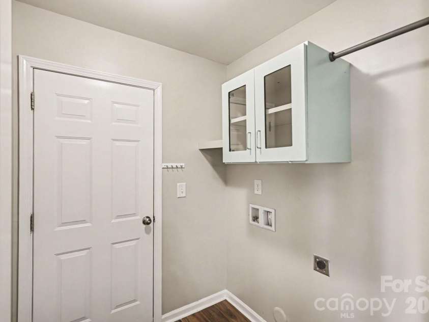 3621 Ernie Drive, Charlotte, NC 28269.  MLS# CAR4392312, YatesRealty ID 33032. 