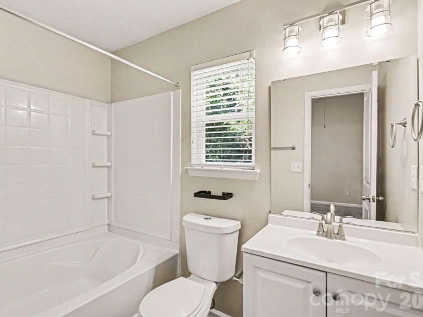 3621 Ernie Drive, Charlotte, NC 28269.  MLS# CAR4392312, YatesRealty ID 33032. 