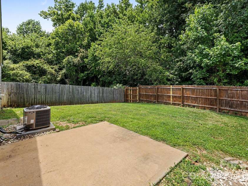 3621 Ernie Drive, Charlotte, NC 28269.  MLS# CAR4392312, YatesRealty ID 33032. 