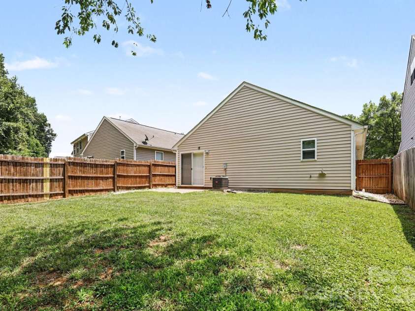 3621 Ernie Drive, Charlotte, NC 28269.  MLS# CAR4392312, YatesRealty ID 33032. 