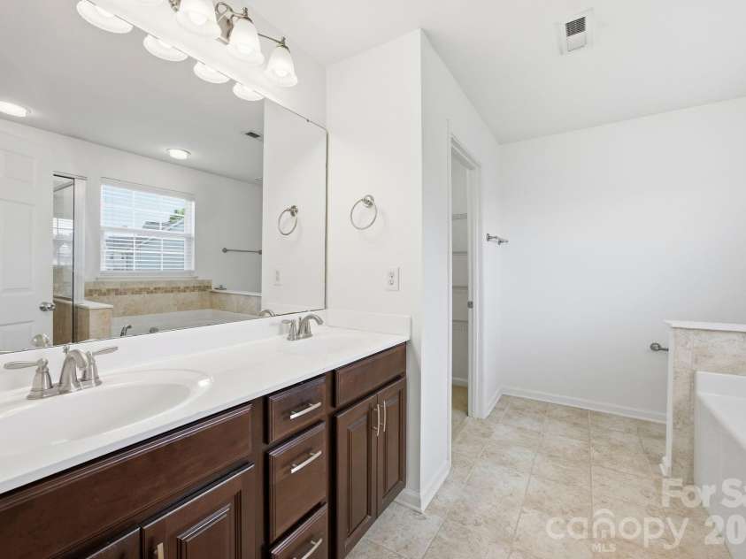2162 Belle Vernon Avenue, Charlotte, NC 28210.  MLS# CAR4387796, YatesRealty ID 33035. 