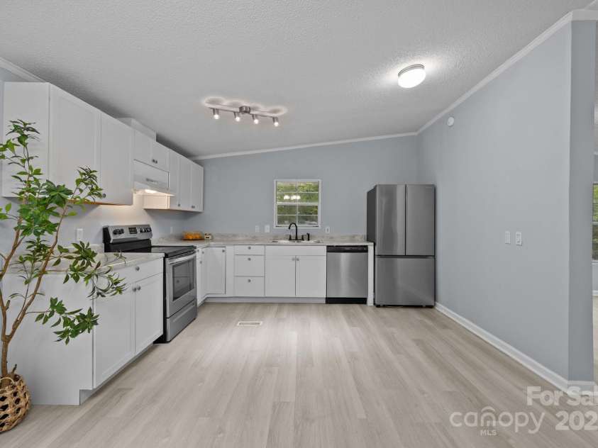 302 Forest Winds Drive, Salisbury, NC 28144.  MLS# CAR4291334, YatesRealty ID 33035. 