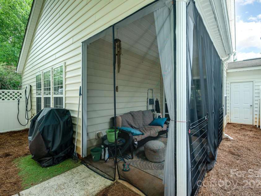 4703 David Cox Road, Charlotte, NC 28269.  MLS# CAR4271836, YatesRealty ID 33036. 