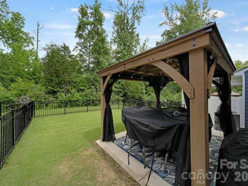 888 Prince Garret Way, Denver, NC 28037.  MLS# CAR4394543, YatesRealty ID 33036. 