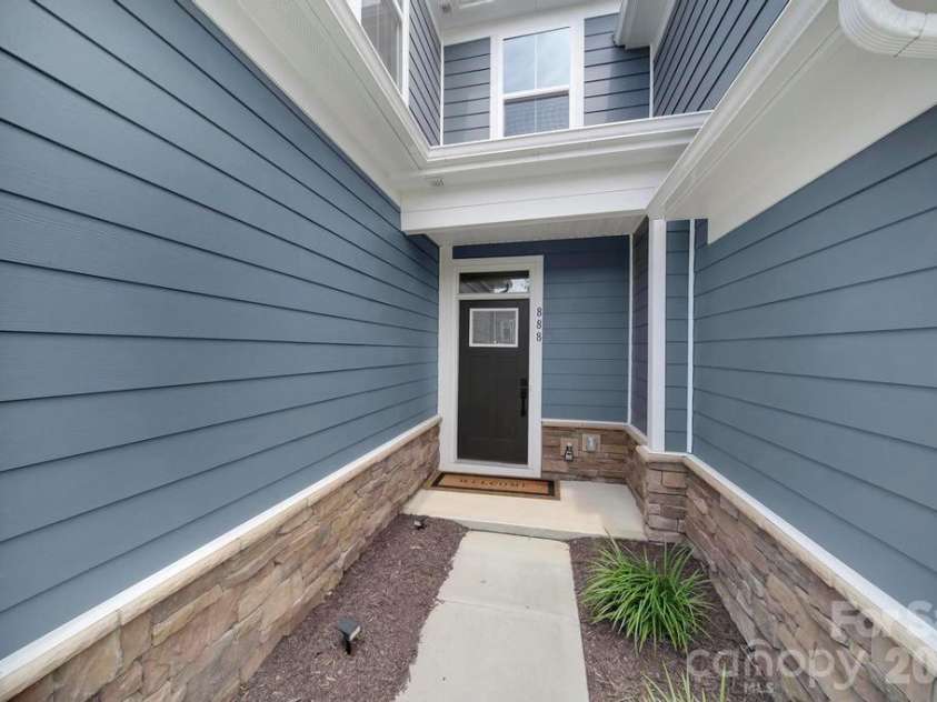 888 Prince Garret Way, Denver, NC 28037.  MLS# CAR4394543, YatesRealty ID 33036. 