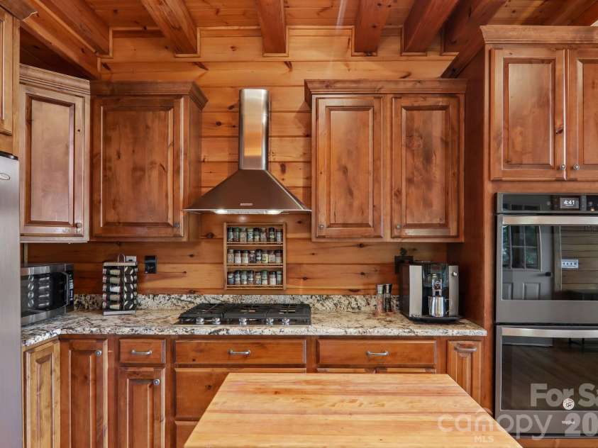 1250 Cobblestone Drive, Waynesville, NC 28786.  MLS# CAR4396920, YatesRealty ID 33037. 