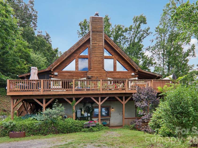 1250 Cobblestone Drive, Waynesville, NC 28786.  MLS# CAR4396920, YatesRealty ID 33037. 