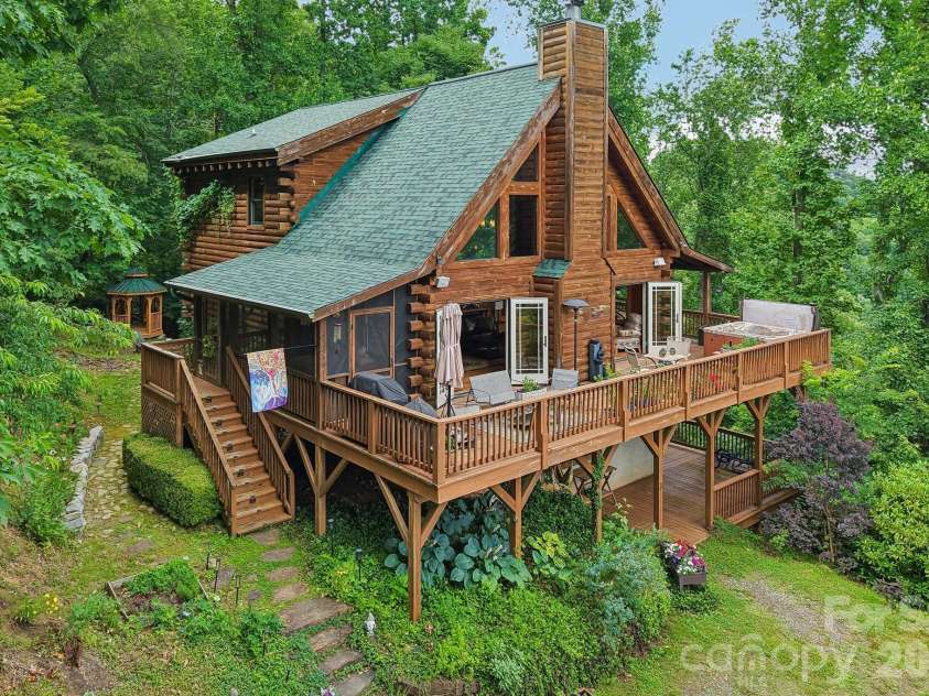 1250 Cobblestone Drive, Waynesville, NC 28786.  MLS# CAR4396920, YatesRealty ID 33037. 