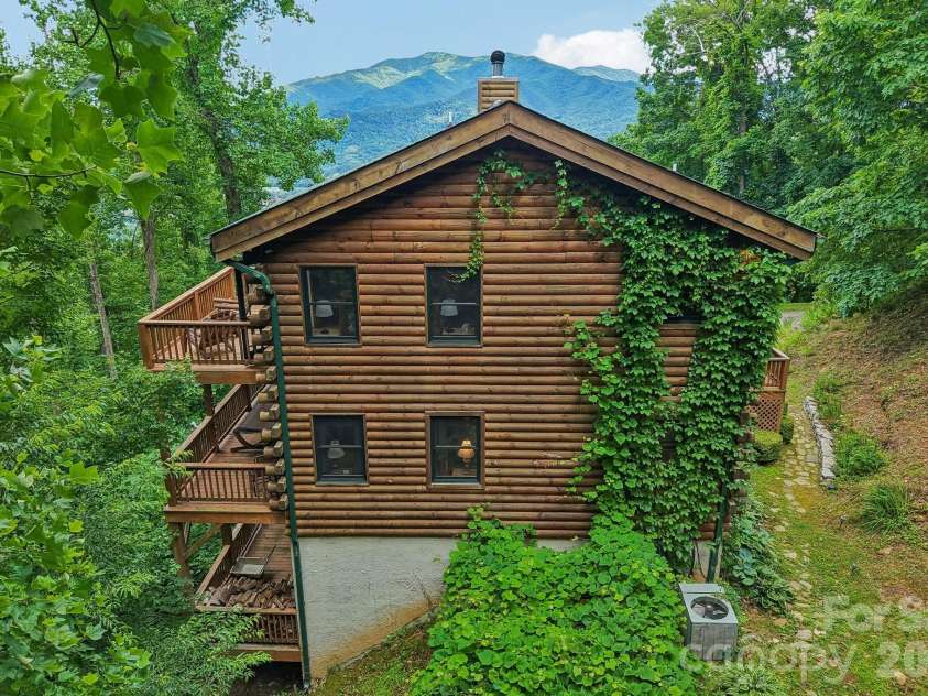 1250 Cobblestone Drive, Waynesville, NC 28786.  MLS# CAR4396920, YatesRealty ID 33037. 