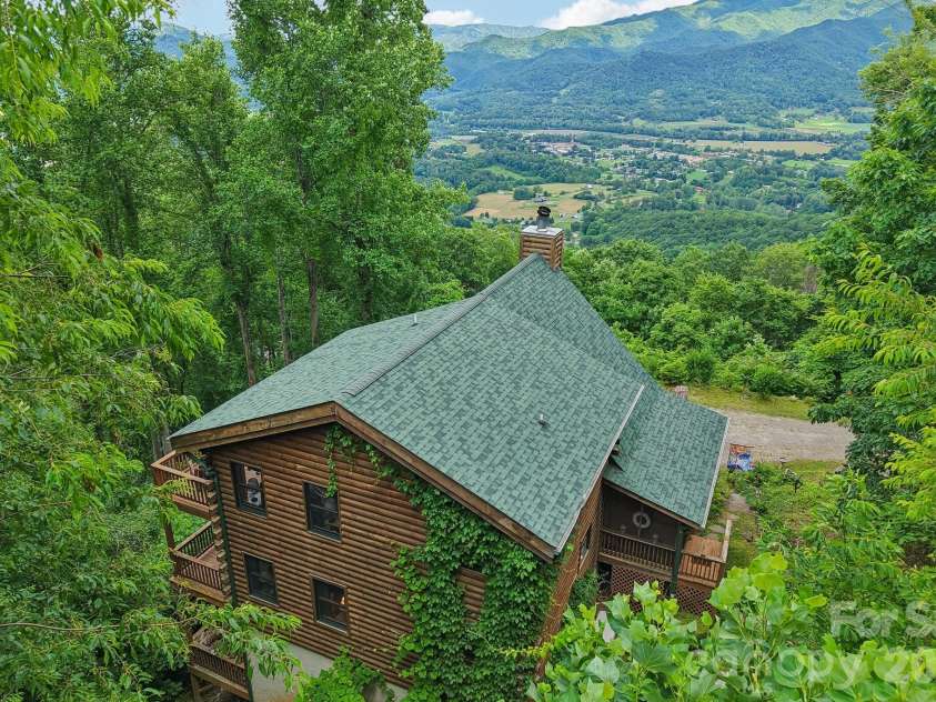1250 Cobblestone Drive, Waynesville, NC 28786.  MLS# CAR4396920, YatesRealty ID 33037. 