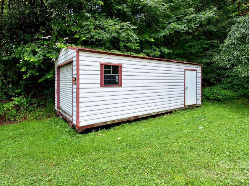 9521 Cruso Road, Canton, NC 28716.  MLS# CAR4284273, YatesRealty ID 33037. 