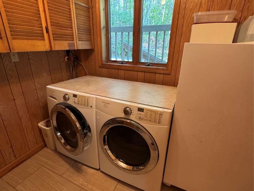 154 Mountain View Lane, Newland, NC 28657.  MLS# CAR4293675, YatesRealty ID 33038. 