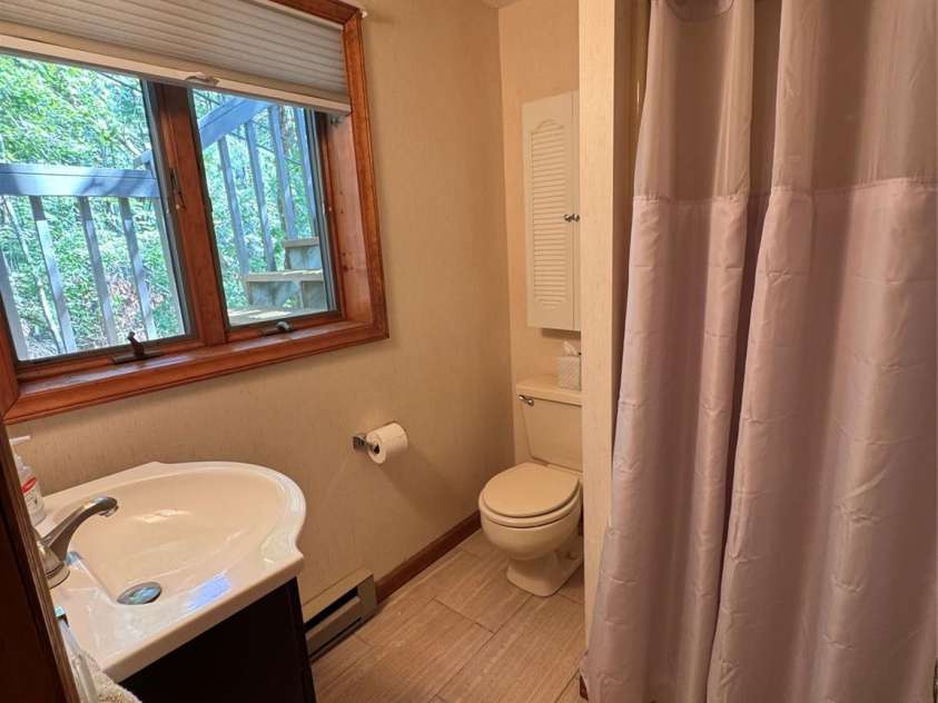 154 Mountain View Lane, Newland, NC 28657.  MLS# CAR4293675, YatesRealty ID 33038. 