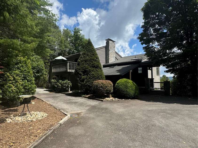 154 Mountain View Lane, Newland, NC 28657.  MLS# CAR4293675, YatesRealty ID 33038. 