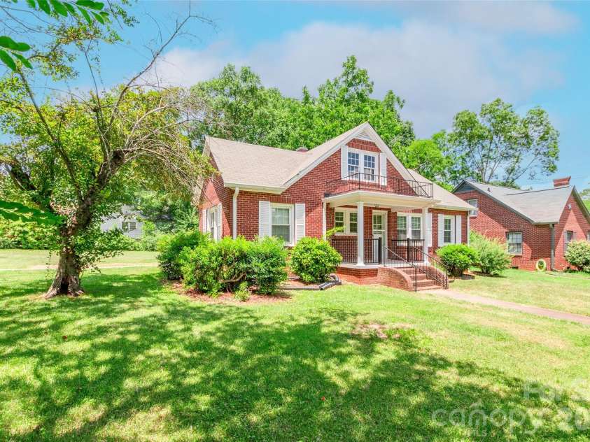 168 Park Street, Statesville, NC 28677.  MLS# CAR4396283, YatesRealty ID 33038. 