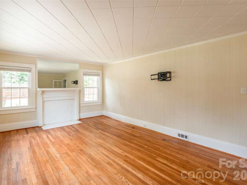 168 Park Street, Statesville, NC 28677.  MLS# CAR4396283, YatesRealty ID 33038. 