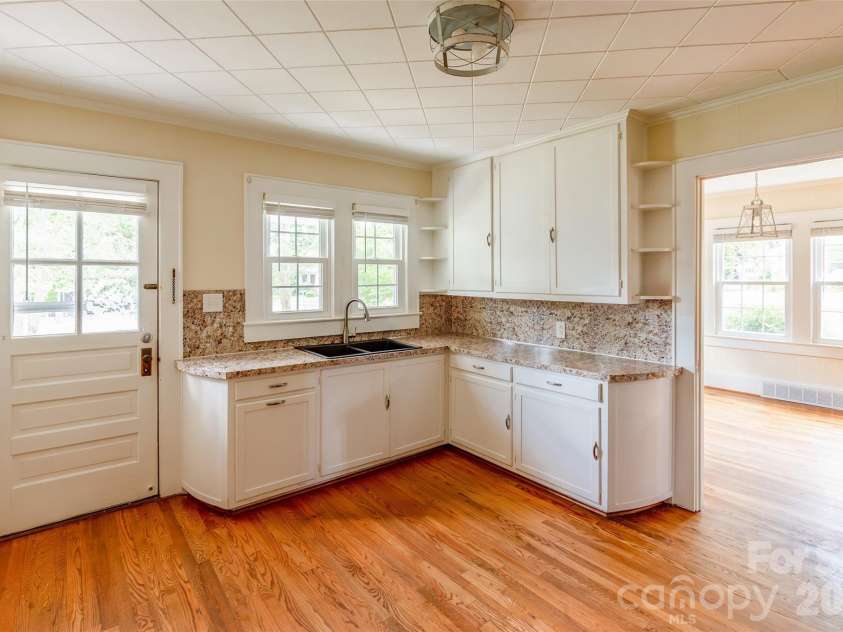 168 Park Street, Statesville, NC 28677.  MLS# CAR4396283, YatesRealty ID 33038. 