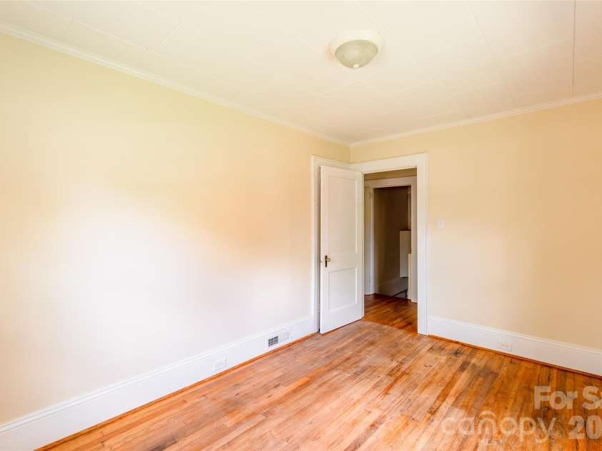 168 Park Street, Statesville, NC 28677.  MLS# CAR4396283, YatesRealty ID 33038. 