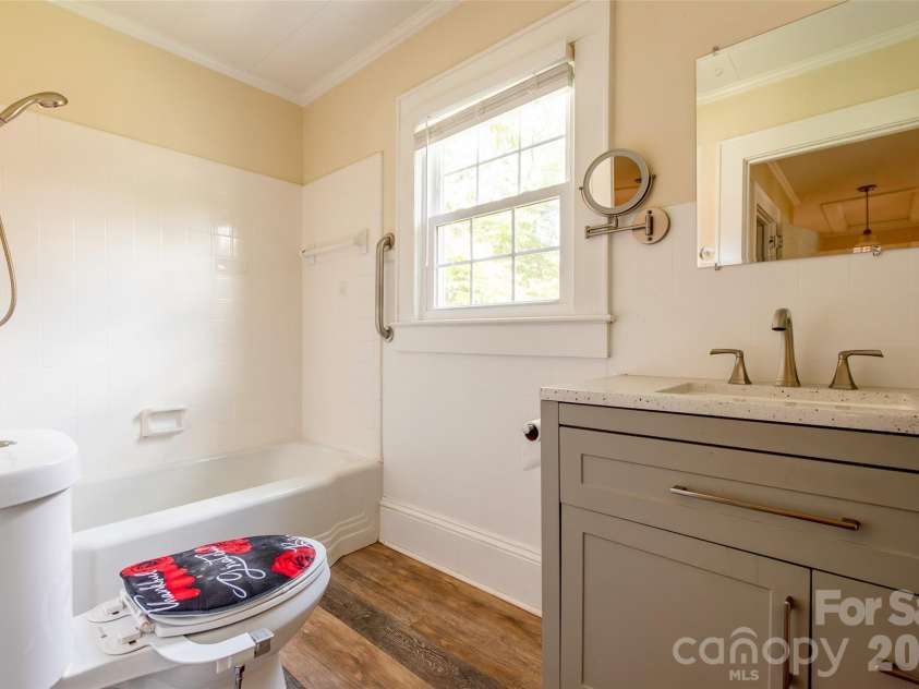 168 Park Street, Statesville, NC 28677.  MLS# CAR4396283, YatesRealty ID 33038. 