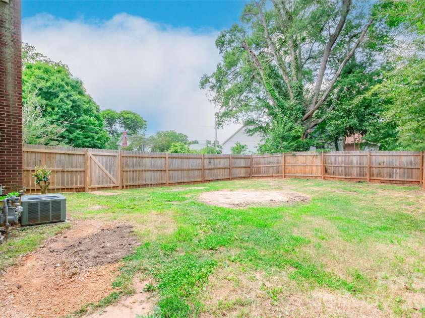 168 Park Street, Statesville, NC 28677.  MLS# CAR4396283, YatesRealty ID 33038. 