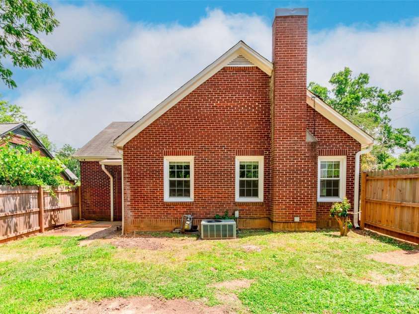 168 Park Street, Statesville, NC 28677.  MLS# CAR4396283, YatesRealty ID 33038. 