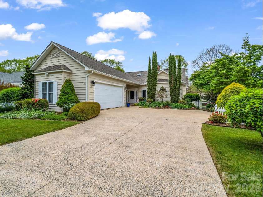 276 Cambridge Drive, Brevard, NC 28712.  MLS# CAR4355184, YatesRealty ID 3304. 
