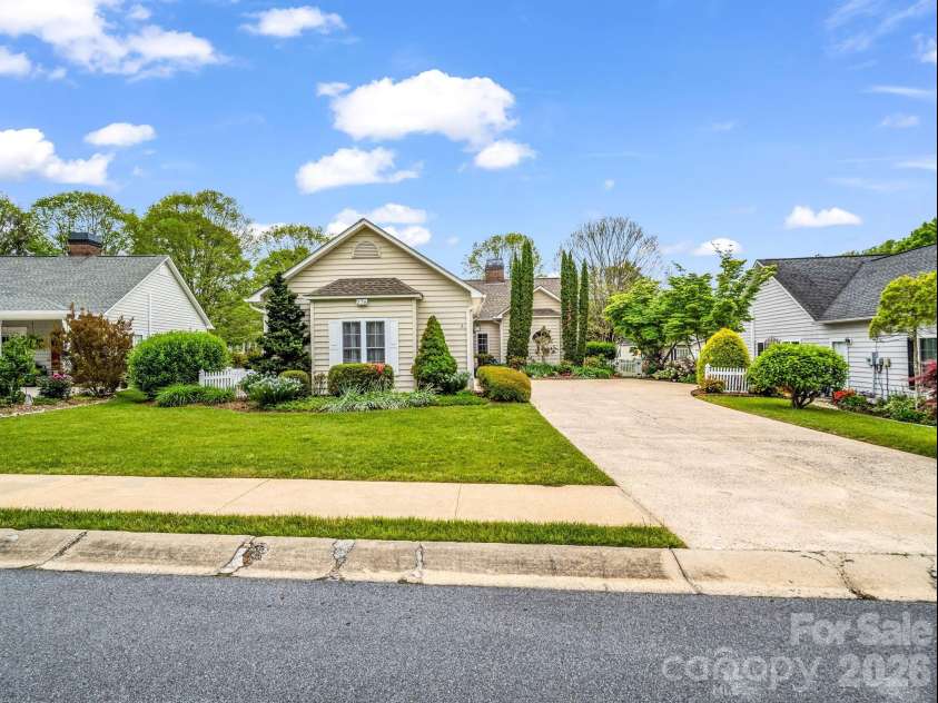 276 Cambridge Drive, Brevard, NC 28712.  MLS# CAR4355184, YatesRealty ID 3304. 
