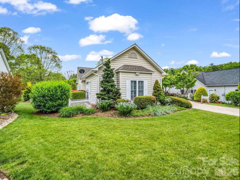 276 Cambridge Drive, Brevard, NC 28712.  MLS# CAR4355184, YatesRealty ID 3304. 