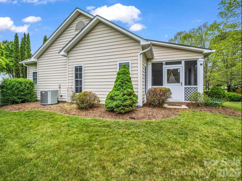 276 Cambridge Drive, Brevard, NC 28712.  MLS# CAR4355184, YatesRealty ID 3304. 