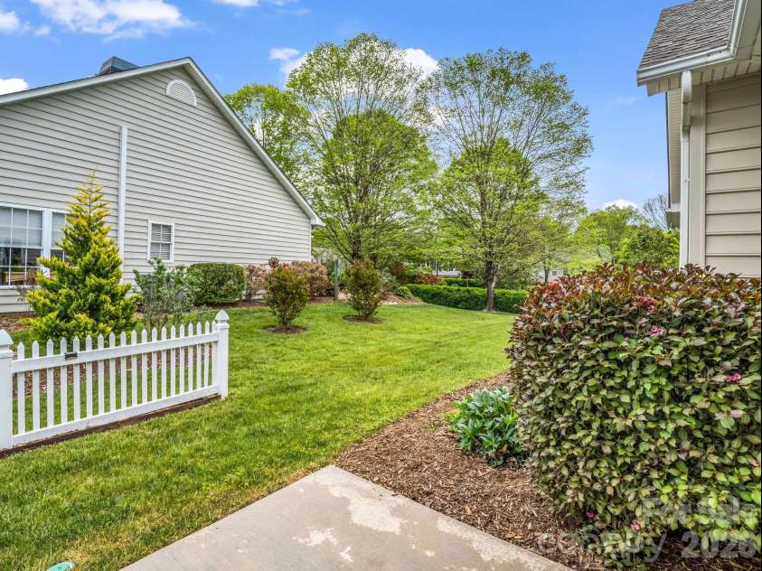 276 Cambridge Drive, Brevard, NC 28712.  MLS# CAR4355184, YatesRealty ID 3304. 