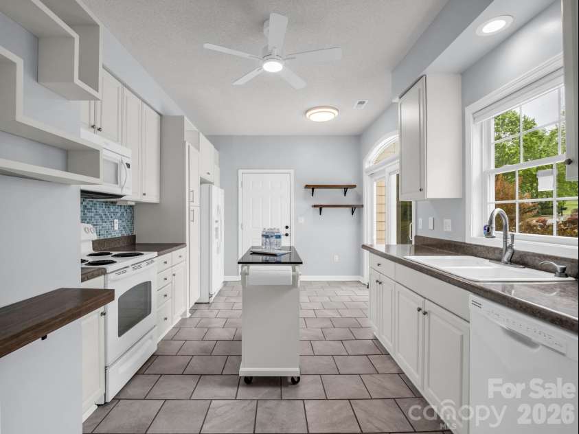 276 Cambridge Drive, Brevard, NC 28712.  MLS# CAR4355184, YatesRealty ID 3304. Kitchen