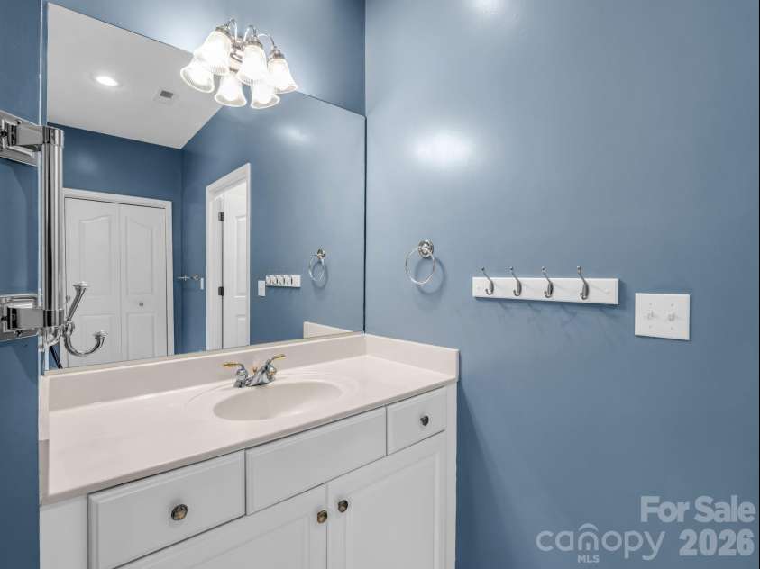 276 Cambridge Drive, Brevard, NC 28712.  MLS# CAR4355184, YatesRealty ID 3304. Primary bath
