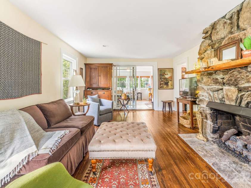 6 Craggy Circle, Asheville, NC 28803.  MLS# CAR4257989, YatesRealty ID 33040. 