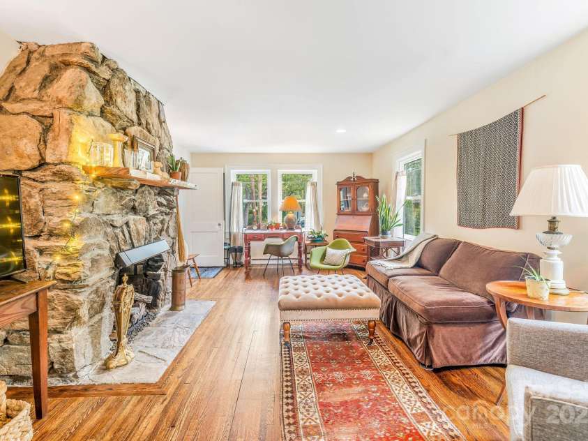 6 Craggy Circle, Asheville, NC 28803.  MLS# CAR4257989, YatesRealty ID 33040. 