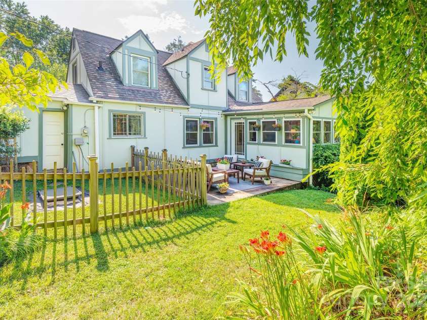 6 Craggy Circle, Asheville, NC 28803.  MLS# CAR4257989, YatesRealty ID 33040. 