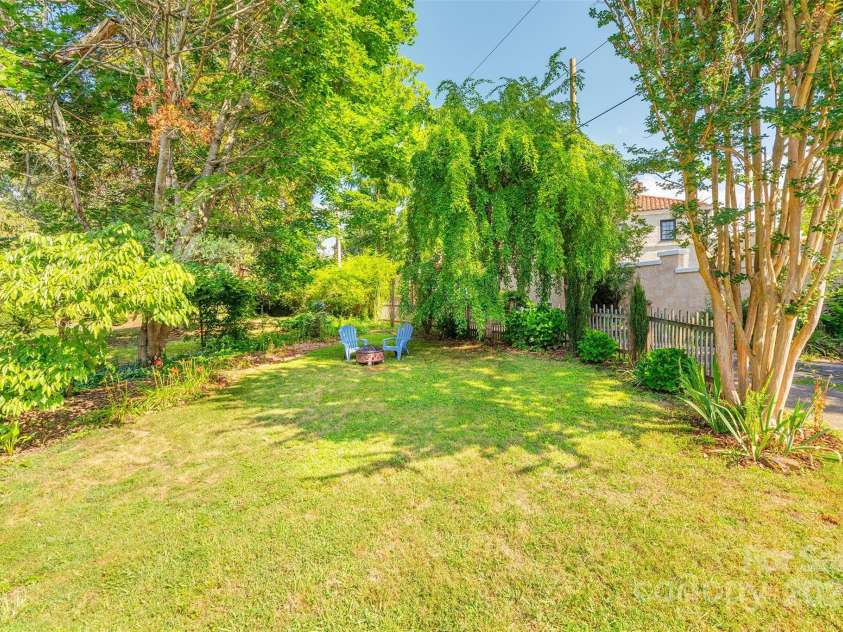 6 Craggy Circle, Asheville, NC 28803.  MLS# CAR4257989, YatesRealty ID 33040. Flat yard