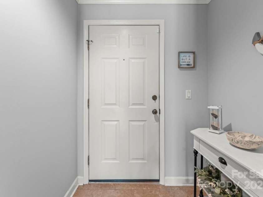 9817 Emerald Point Drive, Charlotte, NC 28278.  MLS# CAR4292558, YatesRealty ID 33042. 