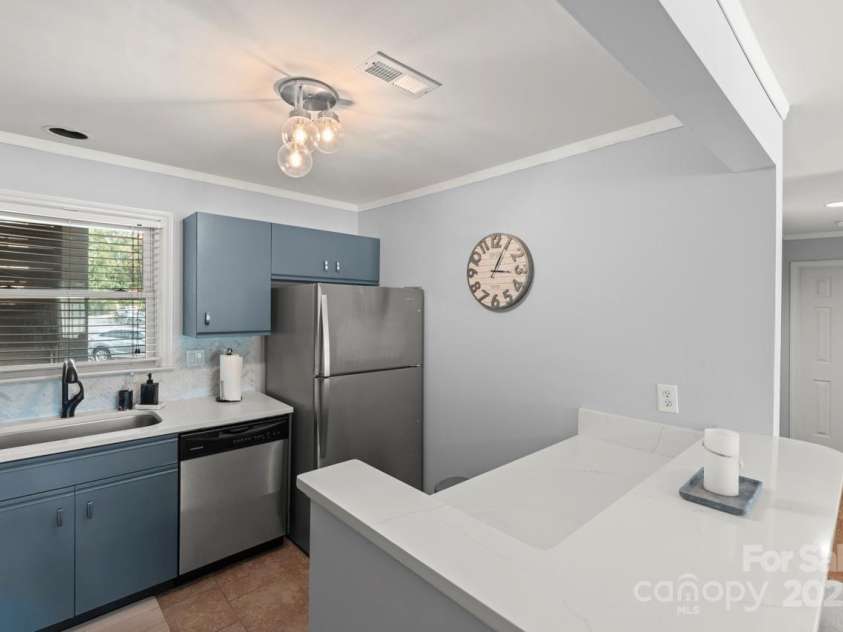 9817 Emerald Point Drive, Charlotte, NC 28278.  MLS# CAR4292558, YatesRealty ID 33042. 